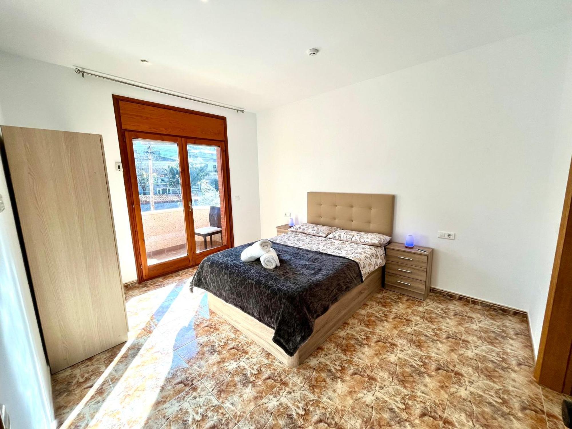 Amplio Apartamento, 5 Camas Sant Esteve Sesrovires Ngoại thất bức ảnh