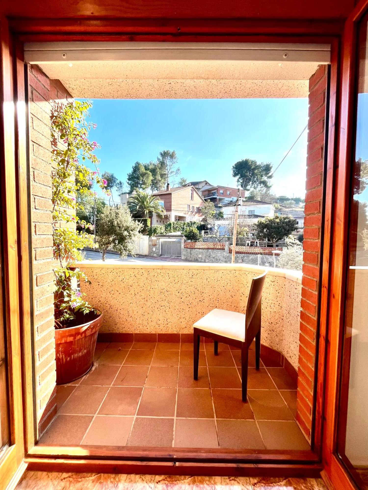 Amplio Apartamento, 5 Camas Sant Esteve Sesrovires Ngoại thất bức ảnh