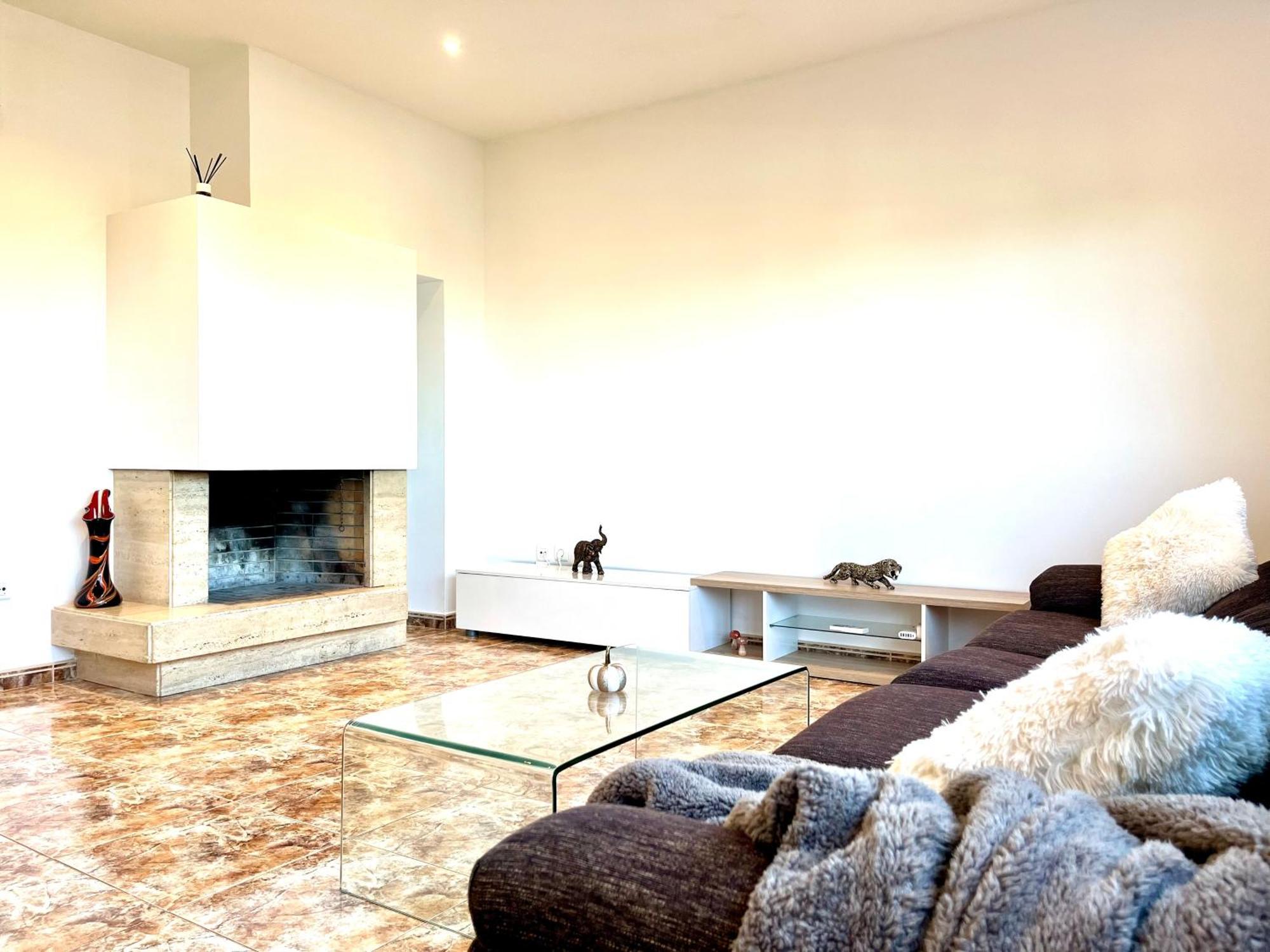 Amplio Apartamento, 5 Camas Sant Esteve Sesrovires Ngoại thất bức ảnh